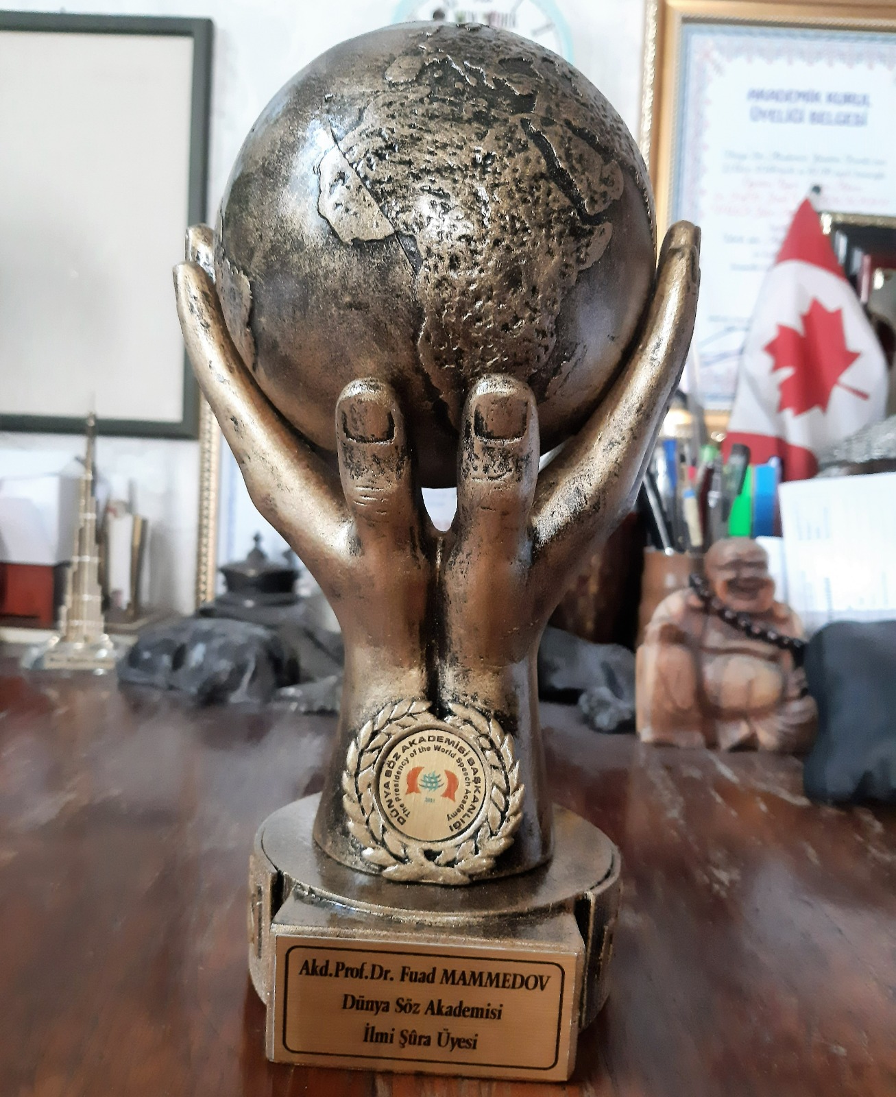 Dövlət İdarəçilik Akademiyasının professoruna fəxri mükafat verilib