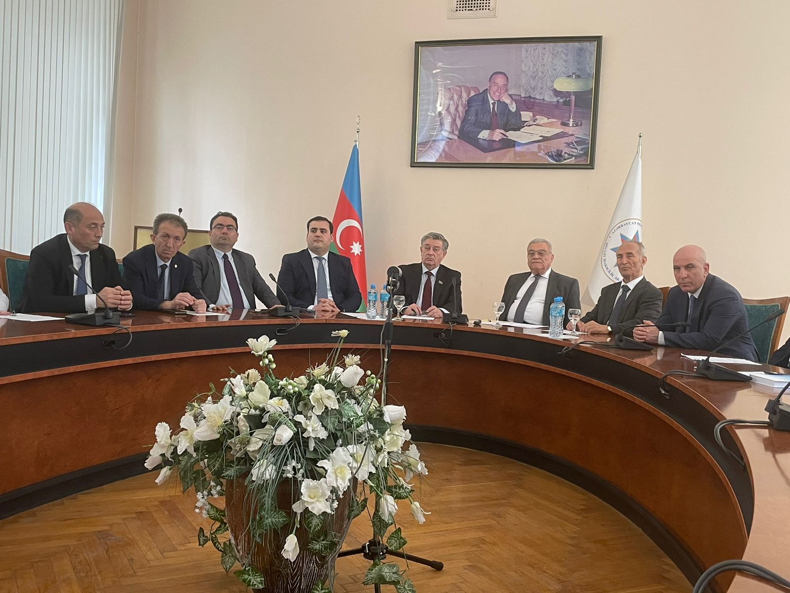 Ümummilli Lider Heydər Əliyevin 100 illiyinə həsr edilmiş elmi konfrans keçirilib