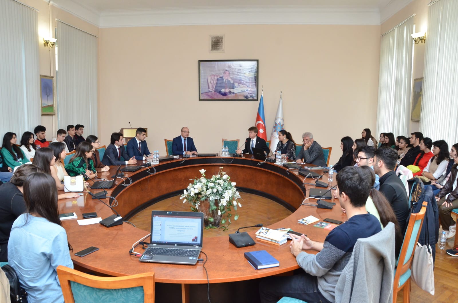 Dövlət İdarəçilik Akademiyasında  “Beynəlxalq Humanitar Hüquq: Hərbi Əsirlər və İtkin Düşmüş Şəxslər” mövzusunda tədbir keçirilib